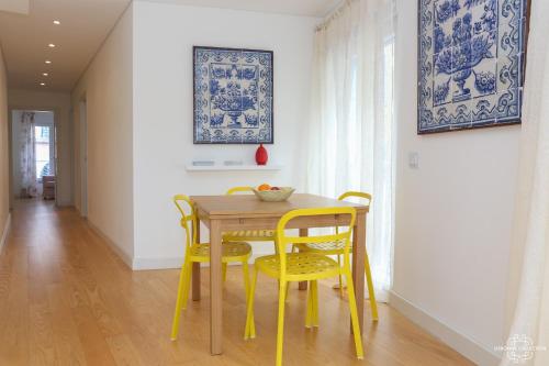 Azulejos' Charming Apartment with Terrace 2 by Lisbonne Collection