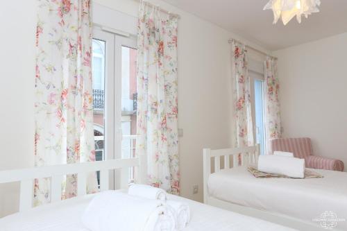 Azulejos' Charming Apartment with Terrace 2 by Lisbonne Collection