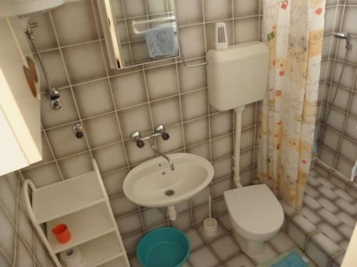 Kúpeľňa v ubytovaní Apartments Milan in Baska (863)