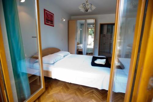 Posteľ alebo postele v izbe v ubytovaní One-bedroom apartment with terrace in Povile 3542-3