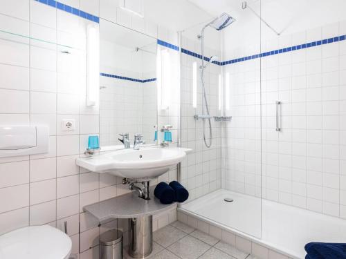 Koupelna v ubytování Kaiservillen Heringsdorf - Ferienwohnung mit 1 Schlafzimmer und Balkon D224