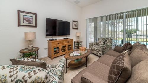 Beautiful 5 Bedroom 5 Bath Pool Home in Windsor Hills That Sleeps 12, Orlando (FL), United States