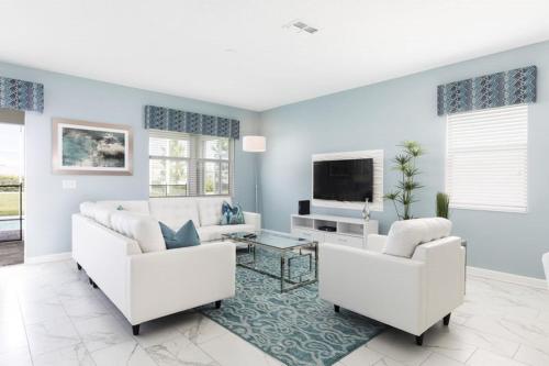 Amazing 9 Bed ChampionsGate Resort Pool Home, Davenport, United States
