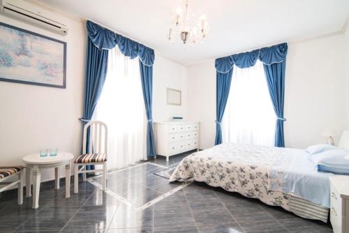 Postel nebo postele na pokoji v ubytování Apartment in Savudrija with sea view, terrace, air conditioning, Wi-Fi (123-9)