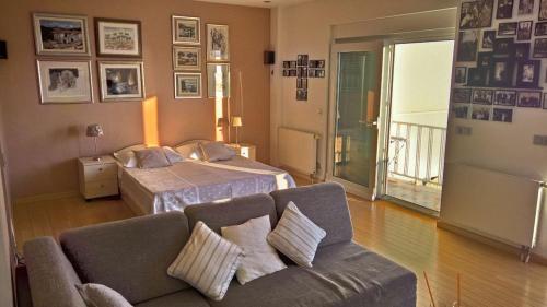 Posteľ alebo postele v izbe v ubytovaní Beachfront Apartment with seaview 3425-12