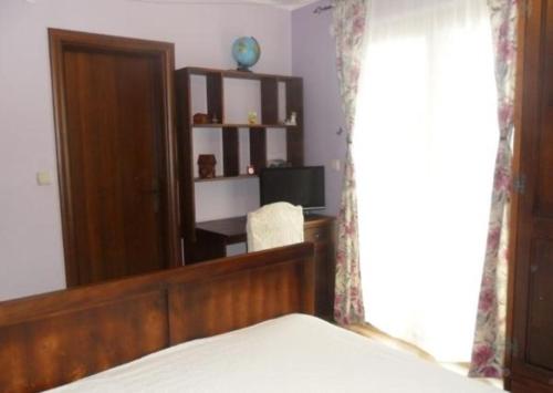 a bedroom with a bed and a desk and a mirror at Room in Palit with balcony, Wi-Fi (4603-3) in Mundanije