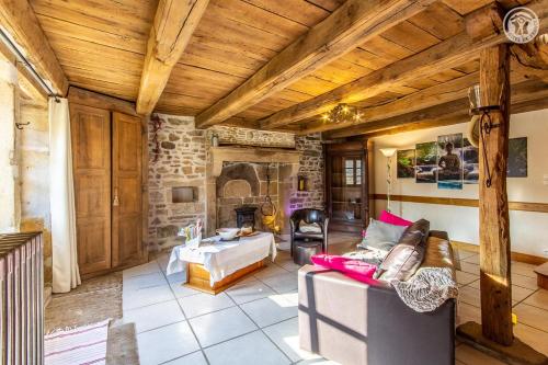 Ruang duduk di Gite 1 Les Perrières 6 personnes Bourgogne Maison entre Autun et Le Creusot TGV Maymard Yannick