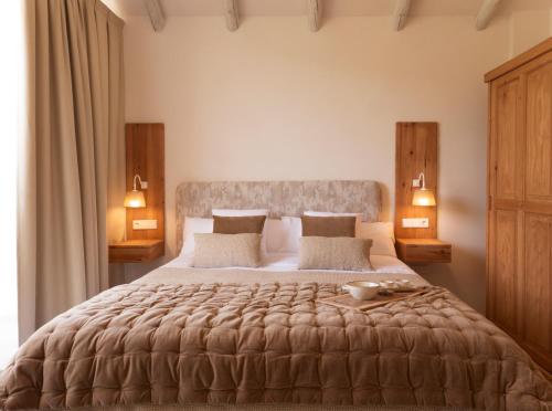 Ein Bett oder Betten in einem Zimmer der Unterkunft Hacienda Fresneda María by Charming Stay Adults Recommended