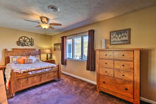 A bed or beds in a room at Comfy Ranch Apartment in New River Stables!