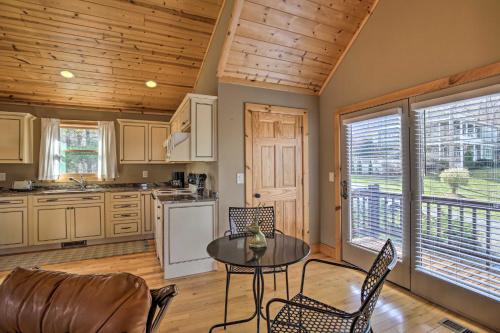 Gambar di galeri bagi Cozy Hayesville Couples Getaway with Marina Access! di Hayesville