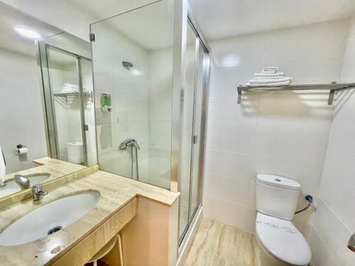 Ένα μπάνιο στο Apartamentos Playa Almuñécar