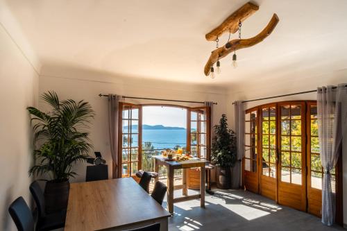a dining room with a table and a view of the ocean at La Maison Fratelli in Hyères