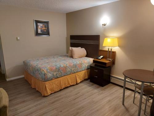 A bed or beds in a room at Melville Country Inn