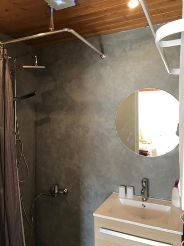 a bathroom with a sink and a mirror at Ferienweingut- Schäfer in Göcklingen