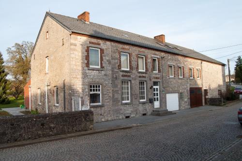 an old brick building on the side of a street at Chambres d'hôtes de la Quairelle in Gerpinnes