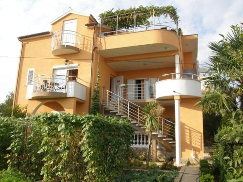 Apartments JOSIPA (3335)