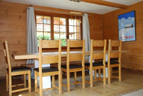 a dining room with a wooden table and chairs at Chalet Edelweiss - Verbier, Mountain Views, Jacuzzi! in Vollèges