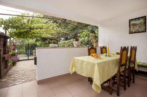 Vonkajšia záhrada v ubytovaní Apartment in Rovinj - Istrien 11608