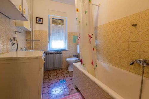 Kúpeľňa v ubytovaní Three-Bedroom Apartment in Crikvenica XII