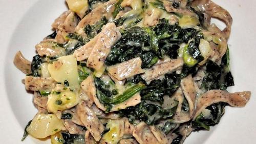 ホテルの敷地内または近くでの食事または食べ物