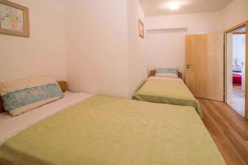 Apartment Vrbnik 21 – Photos 2