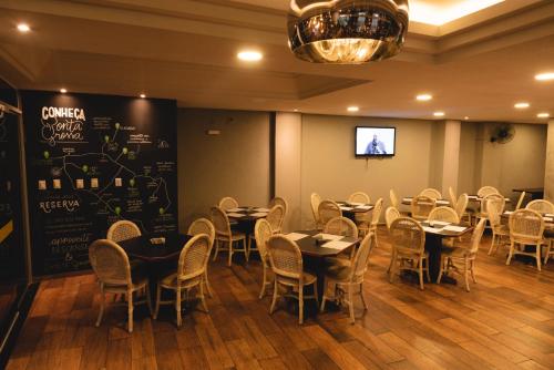 Restoran atau tempat lain untuk makan di Geneviee Palace Hotel