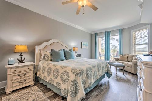 Un pat sau paturi într-o cameră la 30A Retreat with Patio and Resort Amenities!