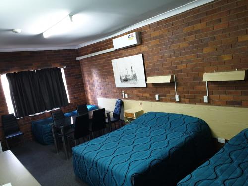 Łóżko lub łóżka w pokoju w obiekcie Glen Innes Lodge Motel