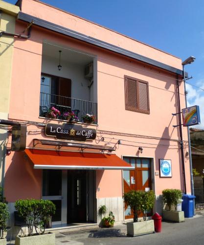 a pink building with a sign for a restaurant at Arcobaleno Guest House Pellaro in Pellaro