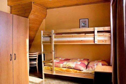 Poschodová posteľ alebo postele v izbe v ubytovaní Holiday home in Cerna v Posumavi 1908
