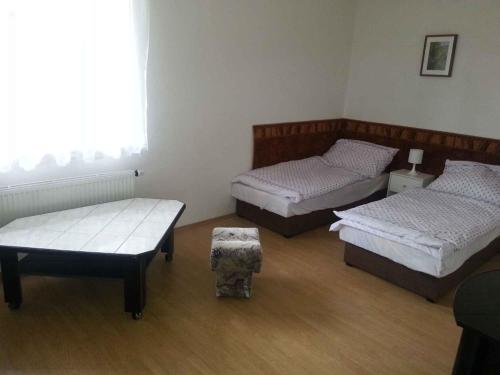 Letto o letti in una camera di Holiday home in Krivoklat 1156