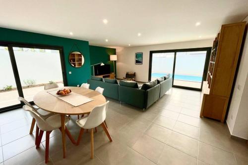 a living room with a table and a couch at New and modern 3 bedroom Villa with private heated pool near Nazaré in São Martinho do Porto