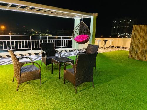 Taman di luar Olive Service Apartments New Town