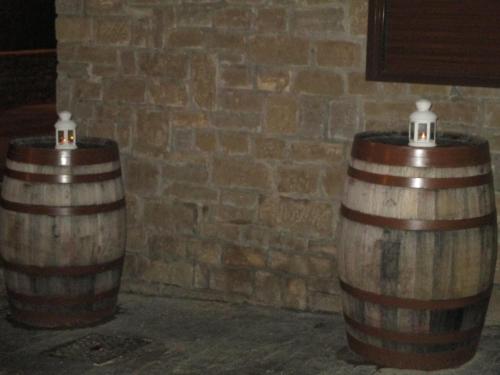 two wooden barrels sitting next to a brick wall at Casa Tau in Larrasoaña