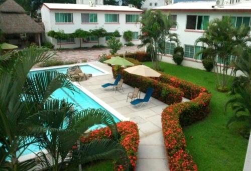 an aerial view of a resort with a pool and flowers at Hotel Parotas Manzanillo in Manzanillo