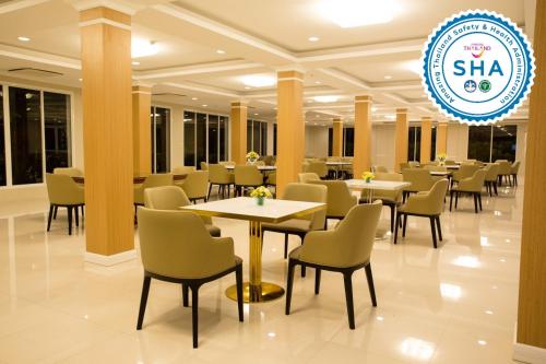 a restaurant with tables and chairs and a sign that reads sha at S Bangkok Hotel, Navamin in Ban Khi Sua