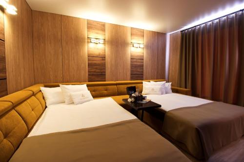 a hotel room with two beds and a couch at Aparton in Ustka
