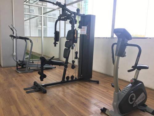 Fitness centrum a/nebo fitness zařízení v ubytování Comfy Studio Apartment at Harvard Jatinangor near UNPAD By Travelio