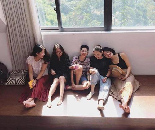 a group of people sitting on a bed in a room at Le vent Tam Đảo homestay in Tam Ðảo