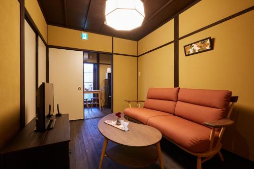 Miro Matsubara Takasegawa Tei South Kan