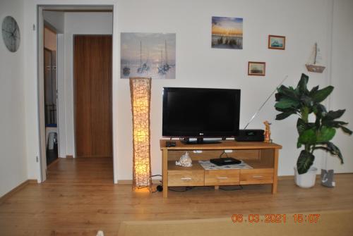Μια τηλεόραση ή/και κέντρο ψυχαγωγίας στο Apartment Meerblick