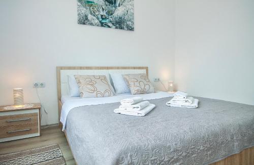 Ένα ή περισσότερα κρεβάτια σε δωμάτιο στο Apartman Lujko Plitvice