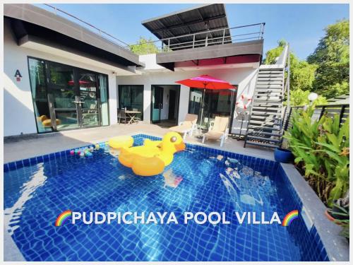 Πισίνα στο ή κοντά στο Pudpichaya Pool Villa