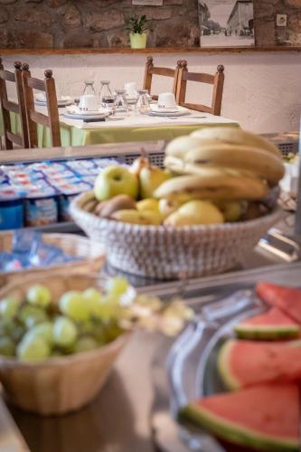 Makanan di atau berdekatan hotel