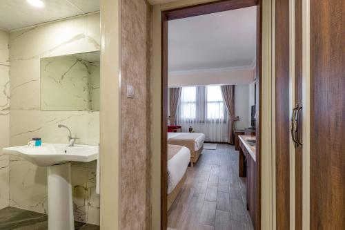 Ένα μπάνιο στο Polat Thermal Hotel