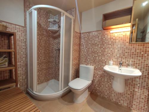 ห้องน้ำของ Apartamento conques Linsoles / Benasque