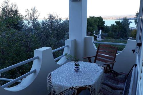 Балкон или терраса в Amazing Sea View-Neos Pyrgos Beach -Evoia Greece