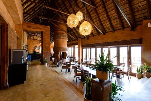 African Hills Safari Lodge & Spa 레스토랑 또는 맛집
