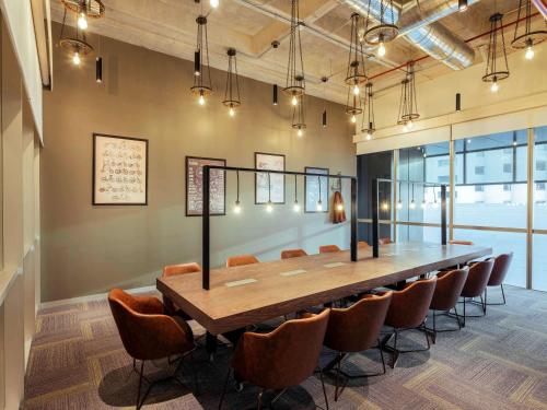 a conference room with a long table and chairs at Novotel Mexico City Toreo in Mexico City