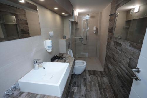Salle de bains dans l'établissement PALACE MEGDAN